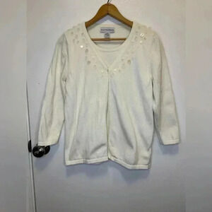 Women’s Sag harbor white sweater shirt or knitted blouse with beads size smalll
